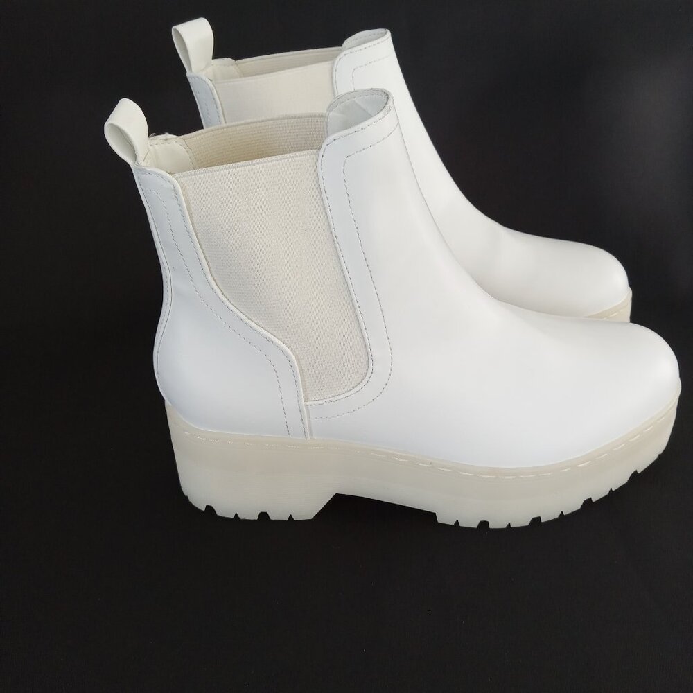 MIA Women's Chunky Heeled White Ankle Boot Size 8.5 M